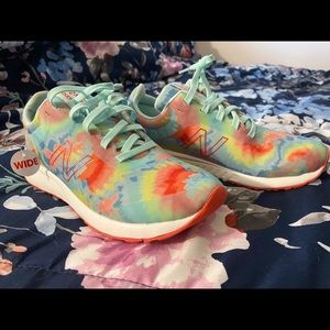 Girls size 4 new balance shoes, never wore! ☺️